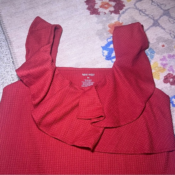 Women's Nine West Rust Waffle Knit Tiered Flutter Sleeveless Top Size Medium - Picture 2 of 6